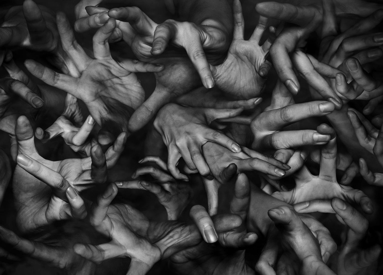 black and white photography of human bodies on a dark background by Korean Photographer Dongwook Lee