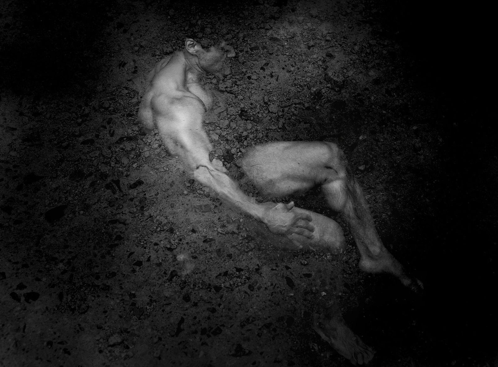 black and white photography of human bodies on a dark background by Korean Photographer Dongwook Lee