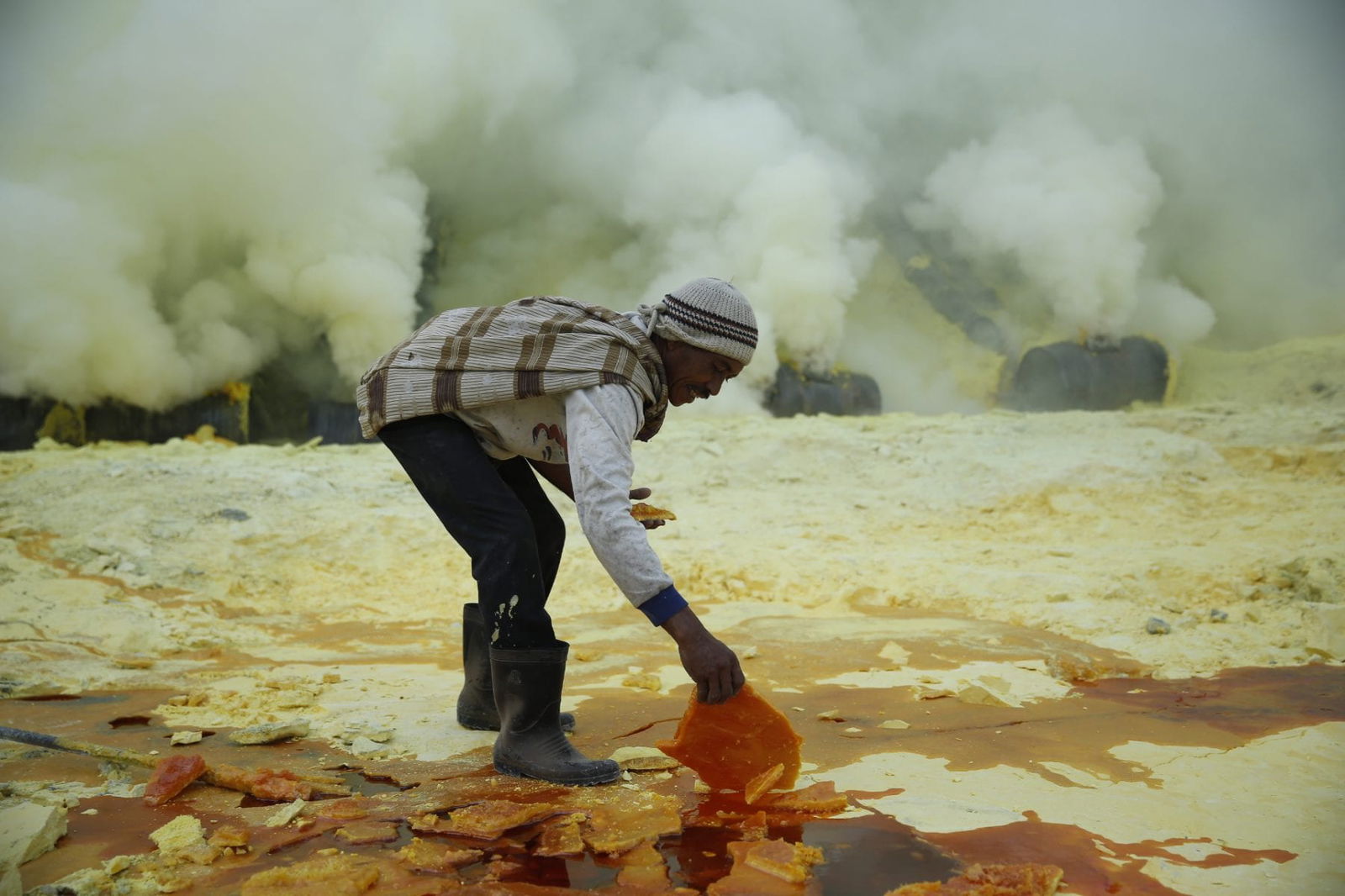 documentary photography in color by Hugh Brown