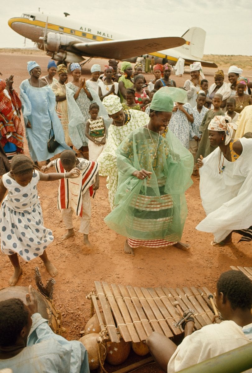 Dancing people traditionnal Colo photography James P. Blair - Mopti, Mali 1966