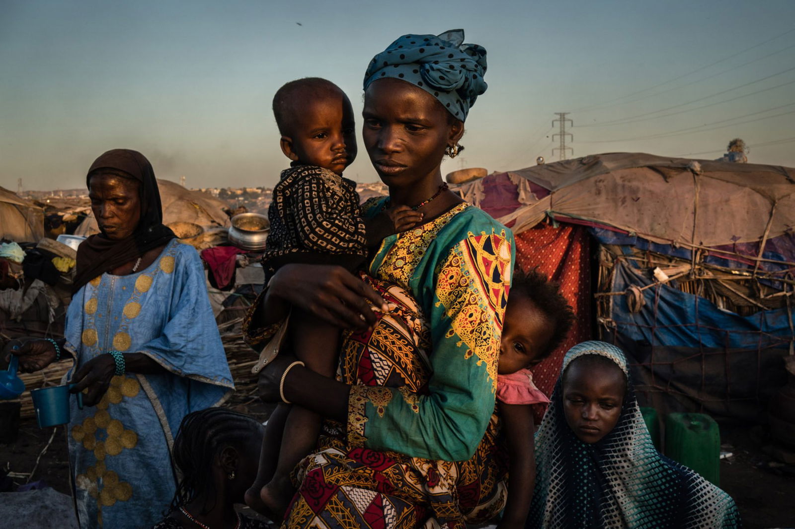 Portrait photography by Kristof Vadino, a woman and her children in a refugee camp in Fulani, Mali