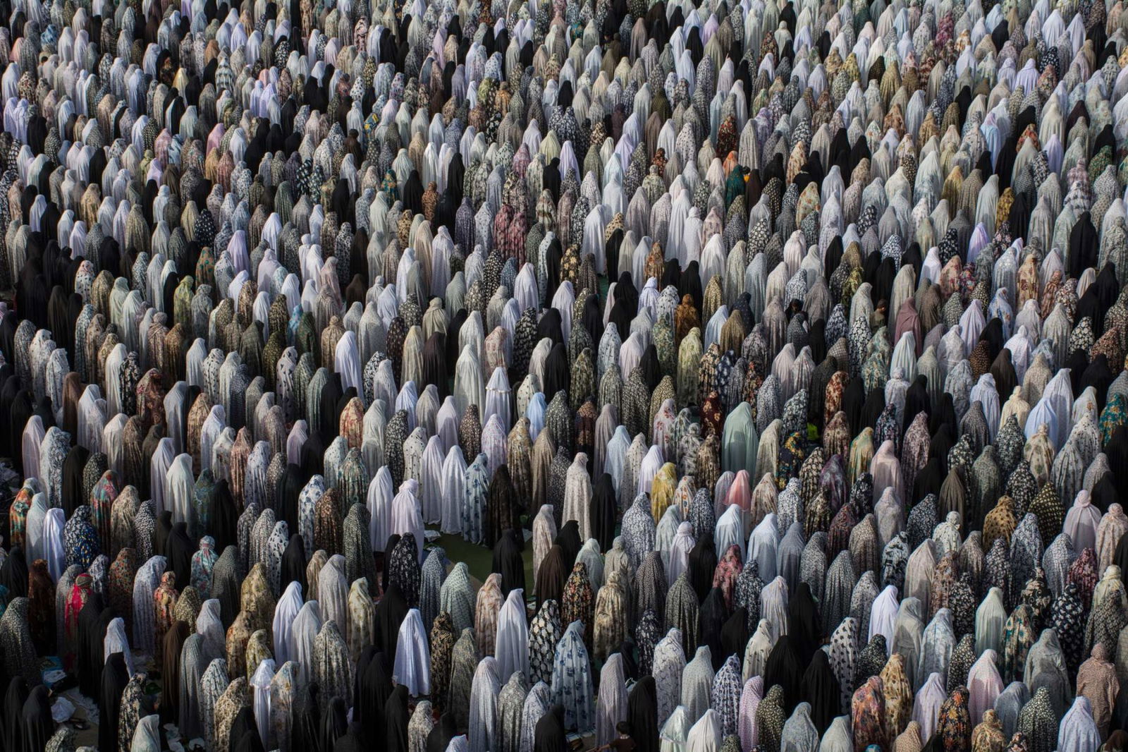 Photo of muslim women praying in Iran by Amirmahdi Najafloo Shahpar