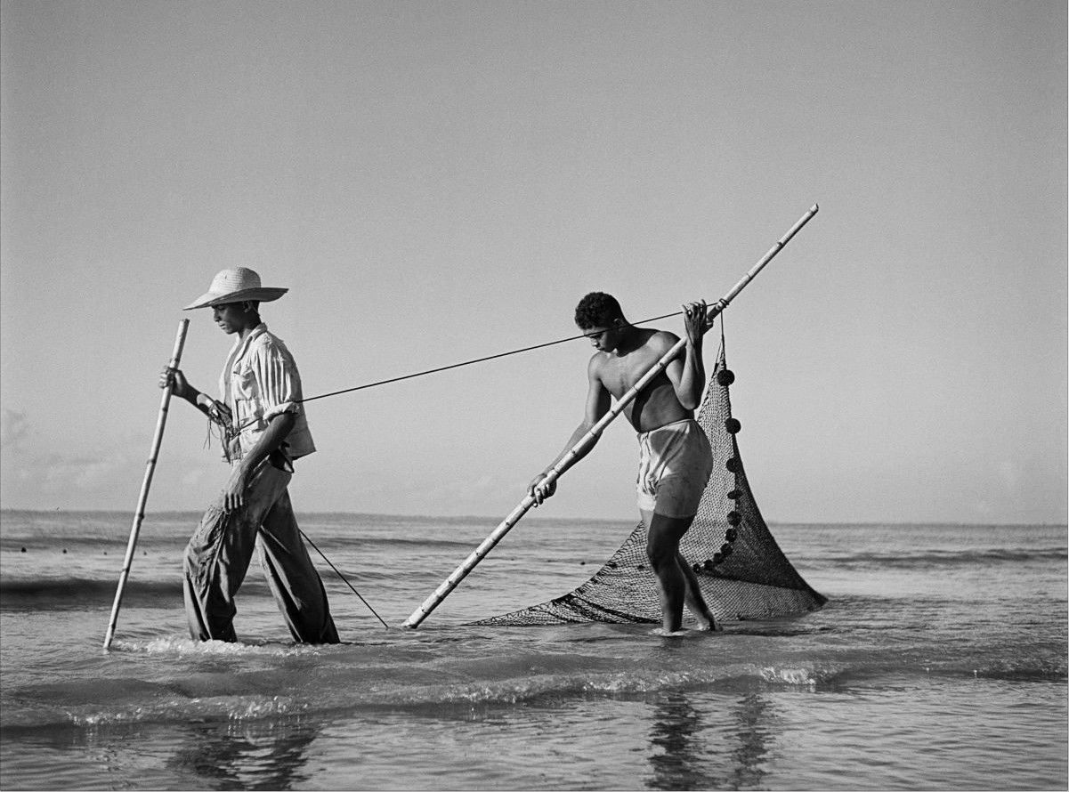 black and white photograph of Fishermen at Ilha Mexiana, Chaves, PA. Brazil, circa 1943 by Marcel Gautherot