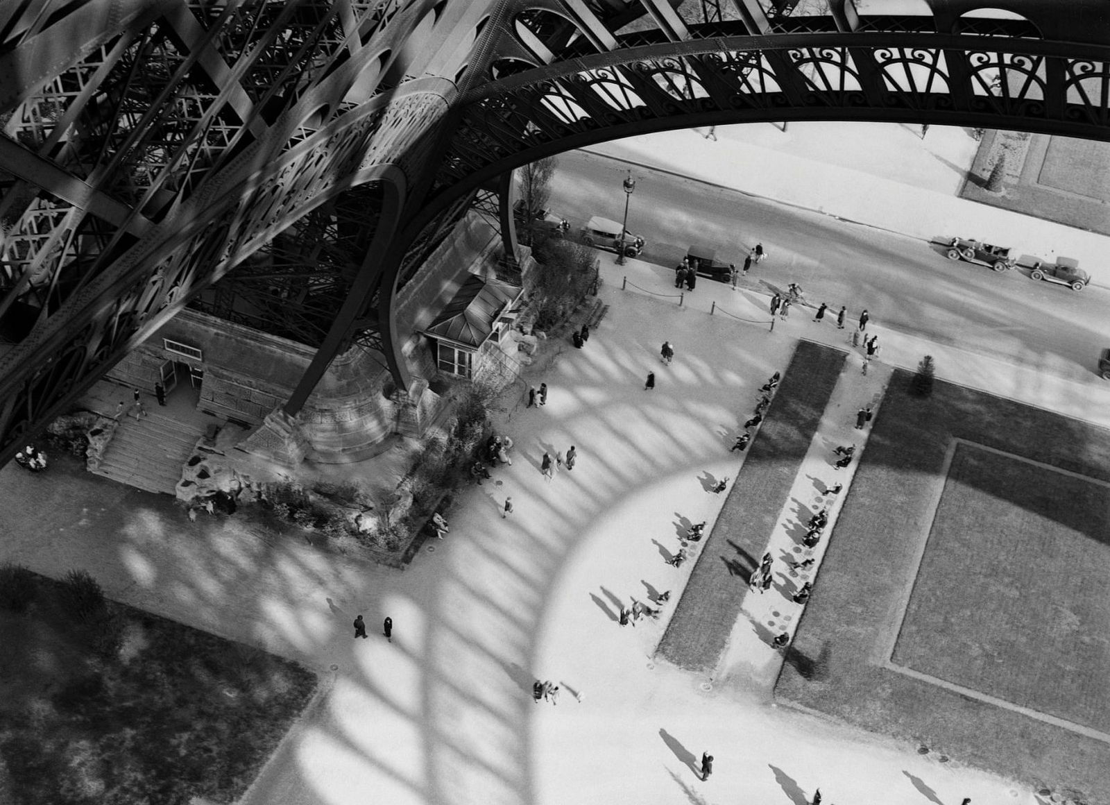 André Kertész, aerial image, Paris, Eiffel Tower, Black & White, 1929