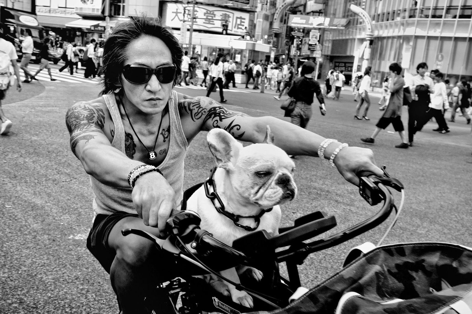 Black and white strete photography by Tatsuo Suzuki. Man riding bike with dog, Tokyo Japan