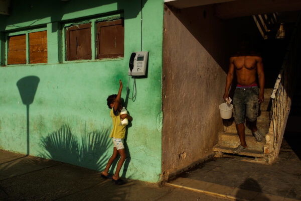 Color street photography by Andrea Torrei, Cuba