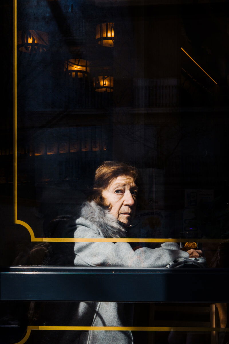 color street candid portrait of a woman by Luis Oliván Tenorio