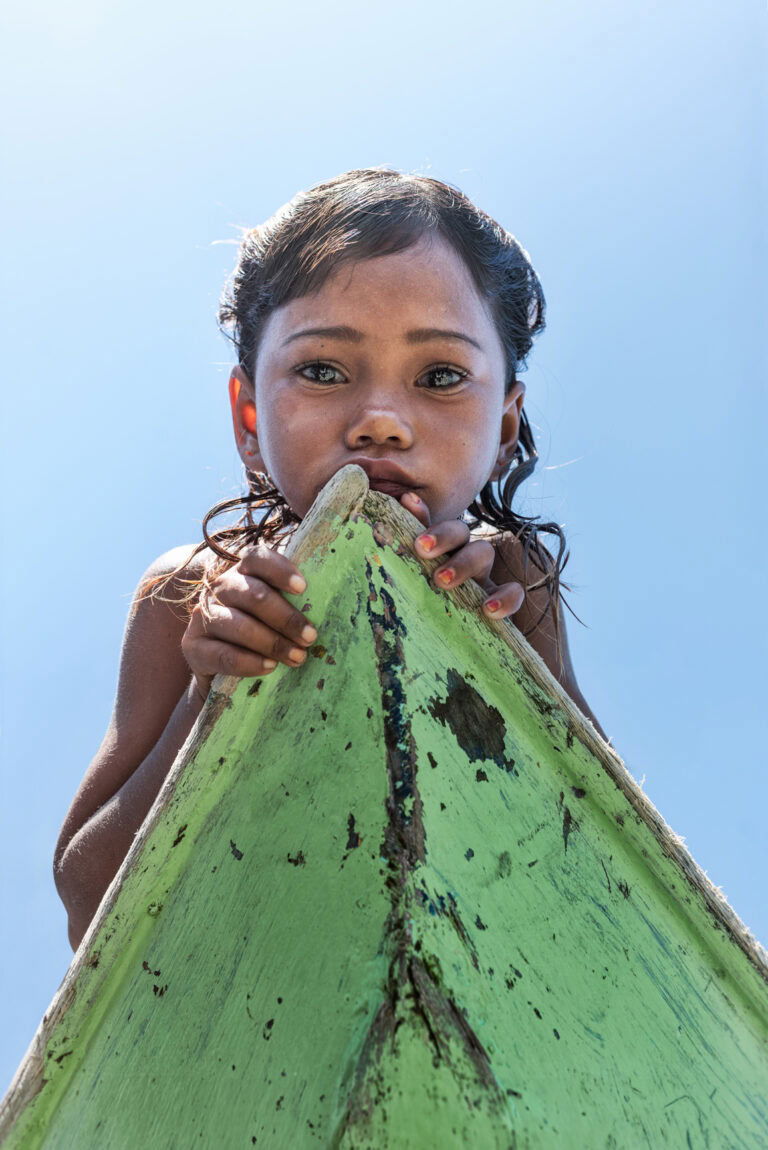 Documentary photography by Jacopo Della Valle. Portrait of a girl on a boat