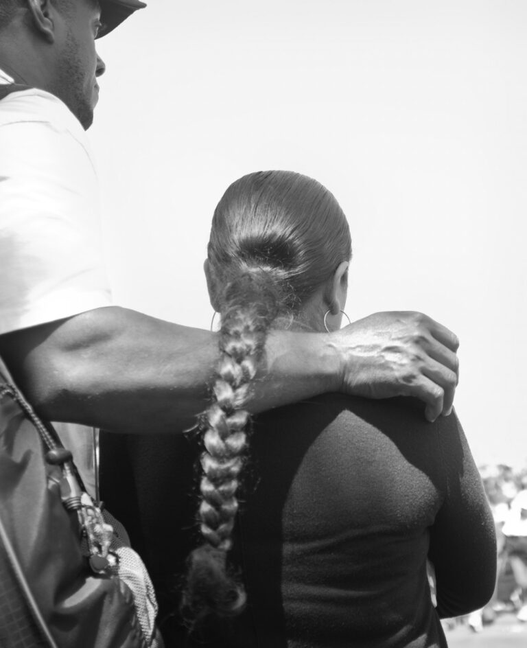 B&W photography by Juan Miguel Ramírez-Suassi. Man with his arm around a woman's shoulder