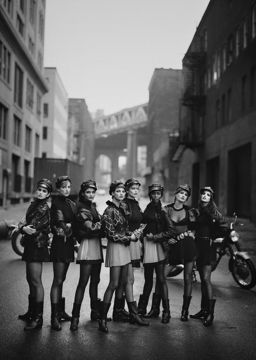 Black & white fashion photography by Peter Lindbergh. Group portrait of supermodels in NYC