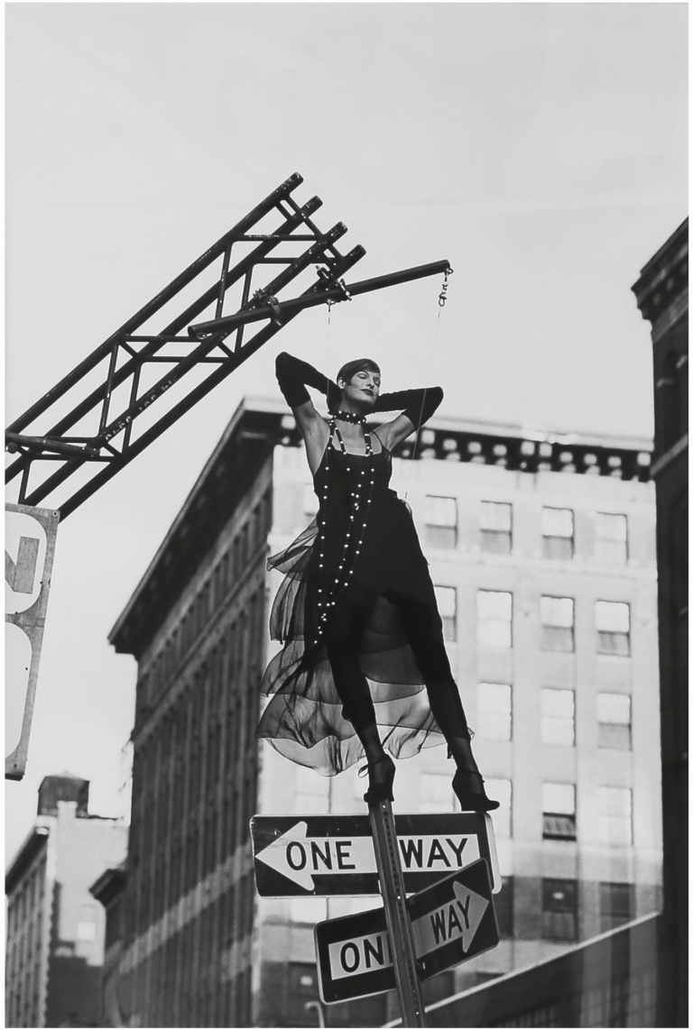 Black & white portrait of supermodel Linda Evangelista by Peter Lindbergh