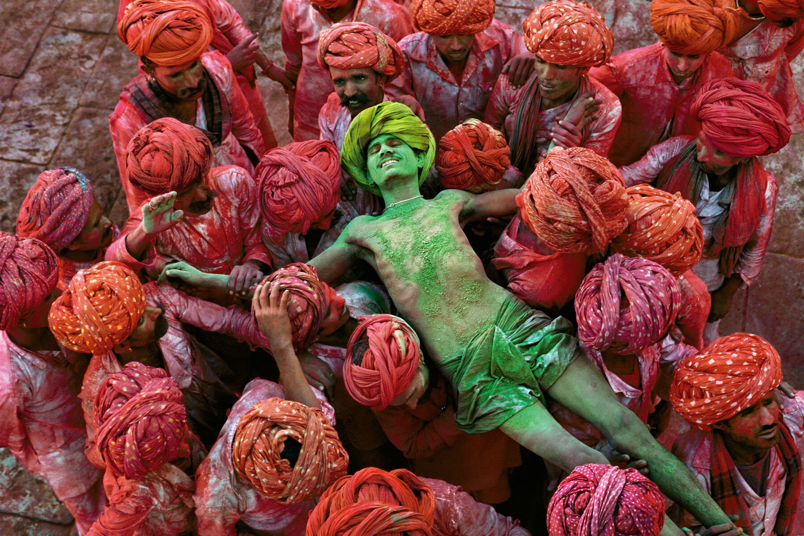 color photo of Holi, a festival that welcomes spring, is celebrated with public spraying of colorful powders. Rajasthan, India, 1996 by Steve McCurry - master photographer