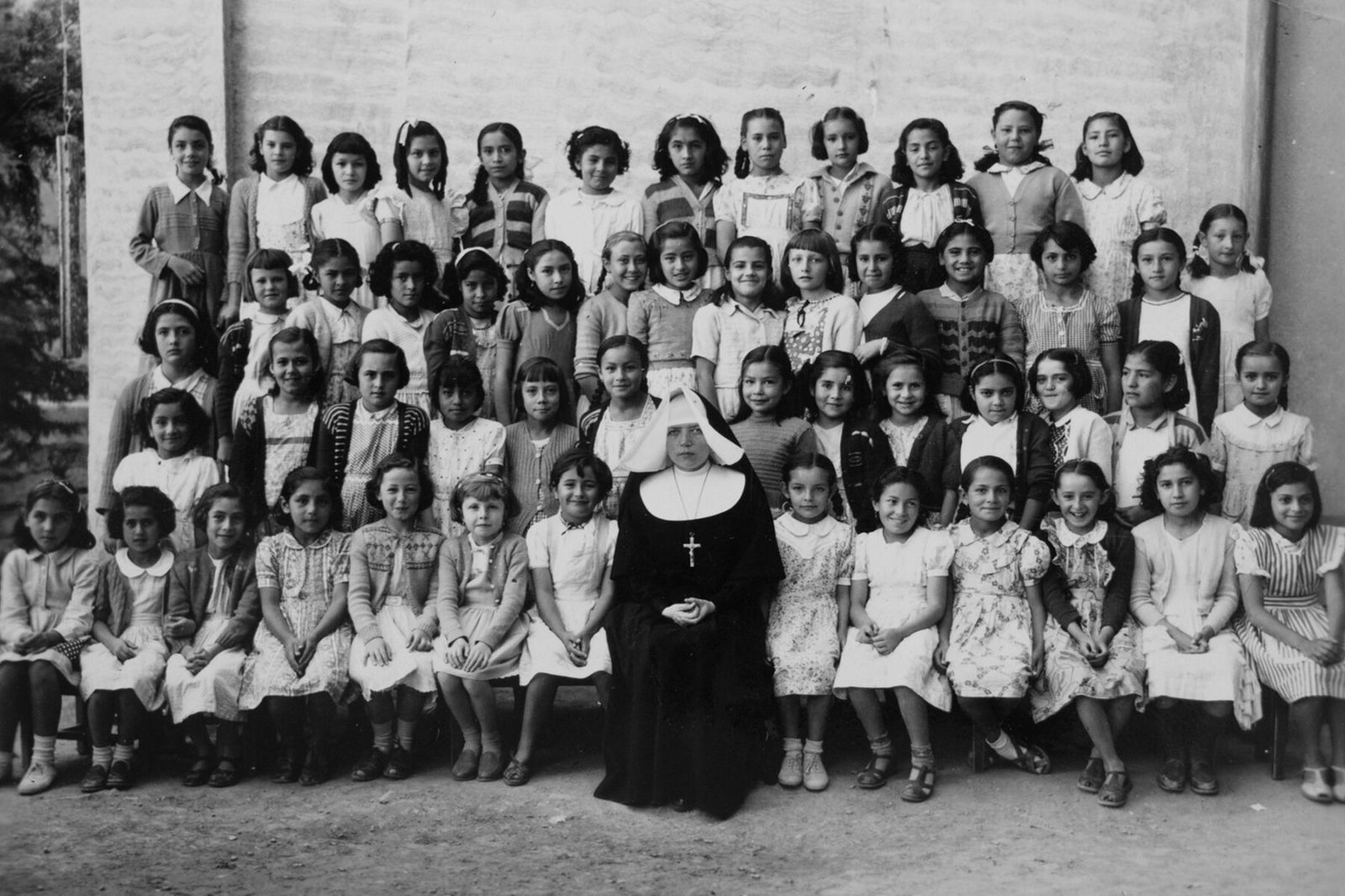 Archive school photo of a girl's school in Bolivia from the project Madre by Marisol Mendez