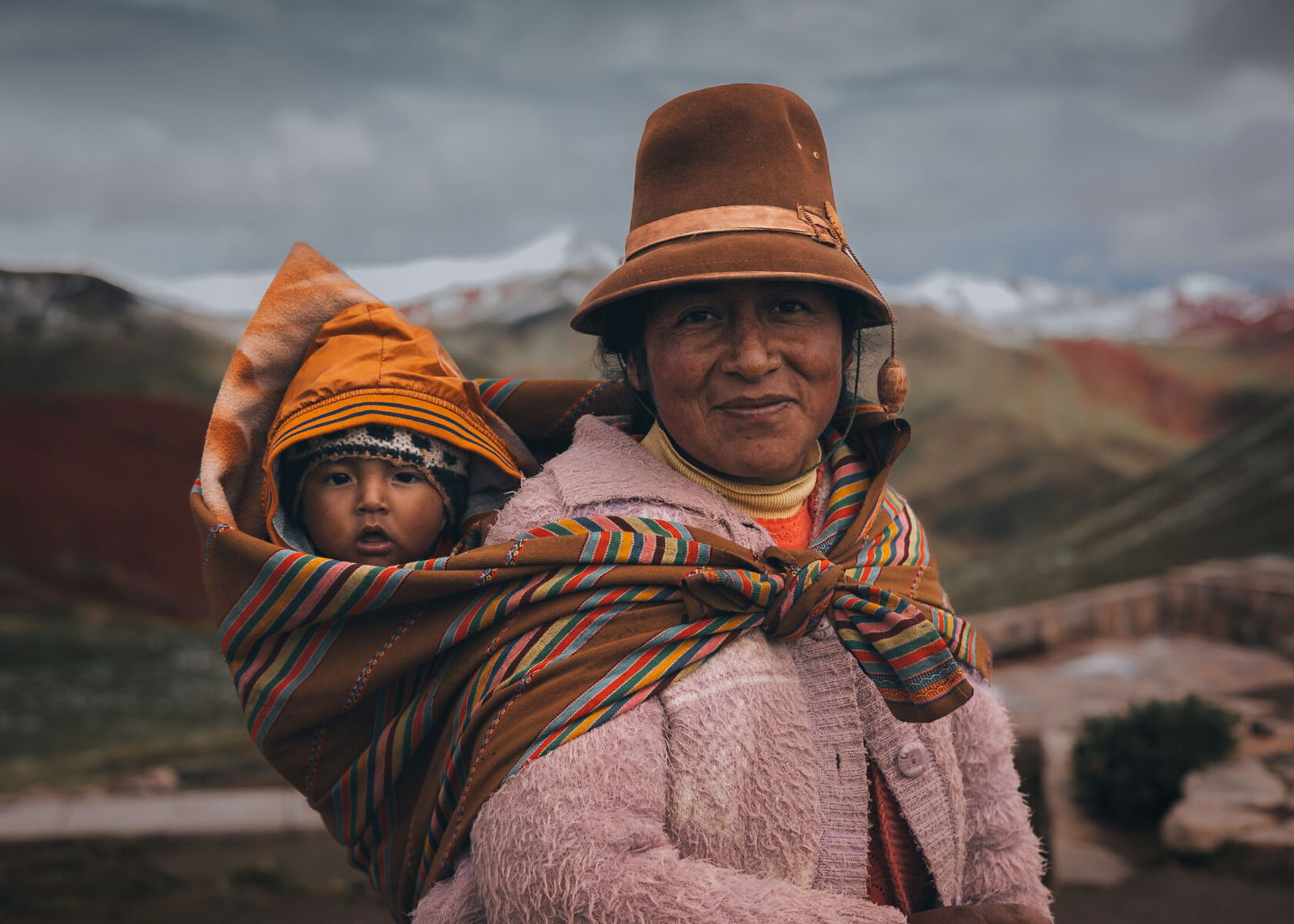 color portrait photo of woman and child in Peruvian Andes by Jimmy Strouse